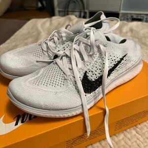 NEVER WORN Nike Free Run Flyknit 2018